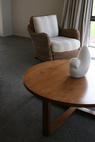 Round coffee tables