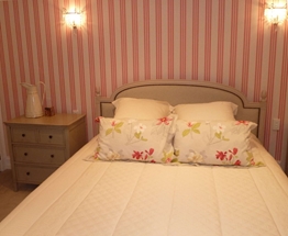 Menton bed head